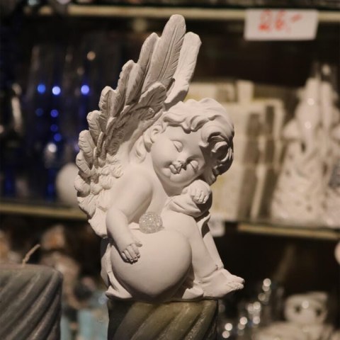 Aniołek z sercem 18 cm